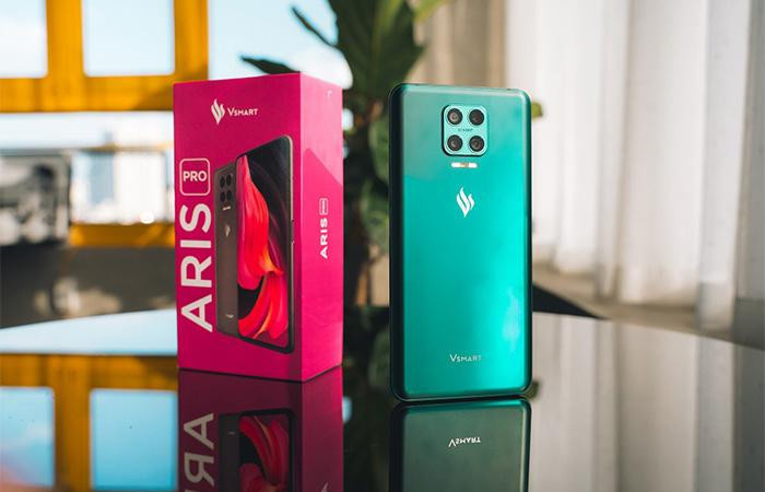 Aris 01 – Điện thoại Aris Pro, điện thoại camera ẩn đầu tiên tại Việt Nam do VinSmart sản xuất. Aris 01 – Điện thoại Aris Pro, điện thoại camera ẩn đầu tiên tại Việt Nam do VinSmart sản xuất.
