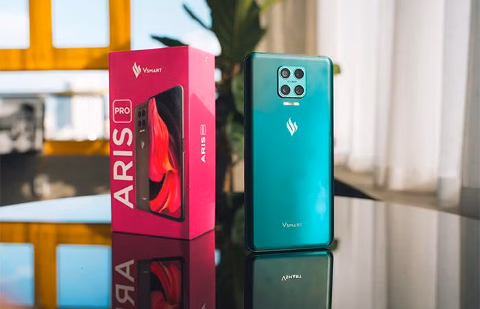 Aris 01 – Điện thoại Aris Pro, điện thoại camera ẩn đầu tiên tại Việt Nam do VinSmart sản xuất. Aris 01 – Điện thoại Aris Pro, điện thoại camera ẩn đầu tiên tại Việt Nam do VinSmart sản xuất.