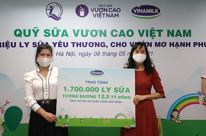Năm 2021, 1,7 triệu ly sữa từ Quỹ sữa Vươn cao Việt Nam và Vinamilk sẽ đến với 19.000 trẻ em khó khăn Năm 2021, 1,7 triệu ly sữa từ Quỹ sữa Vươn cao Việt Nam và Vinamilk sẽ đến với 19.000 trẻ em khó khăn