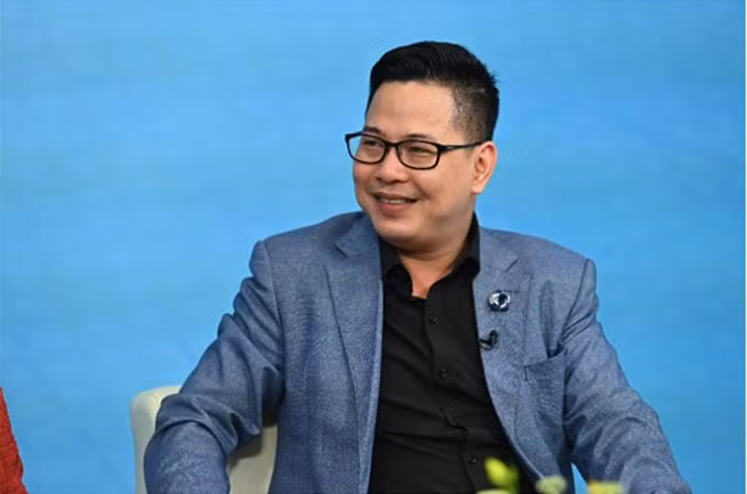 PGS.TS Thành Nam cho rằng các bậc cha mẹ cần giảm kỳ vọng, tăng kỳ công khi giáo dục con về đồng tiền