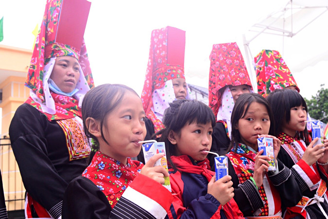 Với sự đồng hành của Quỹ sữa, “giờ uống sữa” từ nay sẽ trở thành một hoạt động hàng ngày của các bé mỗi ngày khi đến lớp Với sự đồng hành của Quỹ sữa, “giờ uống sữa” từ nay sẽ trở thành một hoạt động hàng ngày của các bé mỗi ngày khi đến lớp