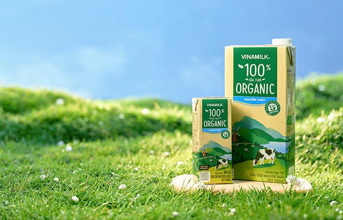 QR code có trên mỗi hộp sữa tươi Organic Vinamilk giúp mẹ truy xuất nguồn gốc dễ dàng, an tâm trước khi sử dụng. QR code có trên mỗi hộp sữa tươi Organic Vinamilk giúp mẹ truy xuất nguồn gốc dễ dàng, an tâm trước khi sử dụng.