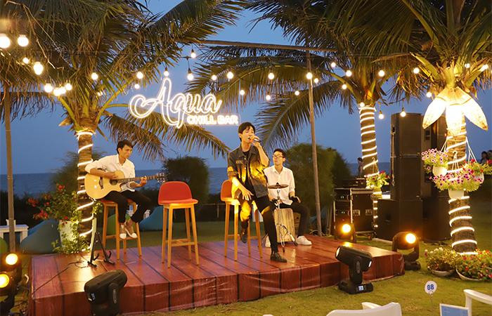 Aqua Chill Bar Sầm Sơn chiêu đãi du khách bằng những show nhạc sống đặc sắc