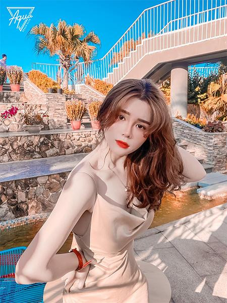 Lối đi xuống bar ngầm Aqua Beach Club cũng đủ tạo ra background “sang – xịn” cho hội nghiền sống ảo (Ảnh: Thu Thúy)