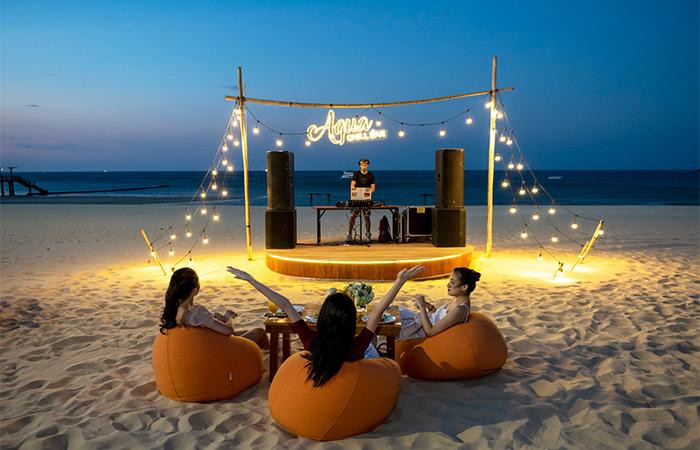 Không còn nghi ngờ gì nữa, Aqua Chill Bar chính là địa điểm check in “chill” nhất mùa hè này