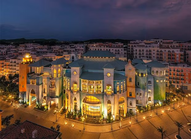 Phong cách kiến trúc Địa Trung Hải thăng hoa trên biển trời Phú Quốc tại Sun Premier Village Primavera. Ảnh Sun Property Phong cách kiến trúc Địa Trung Hải thăng hoa trên biển trời Phú Quốc tại Sun Premier Village Primavera. Ảnh Sun Property