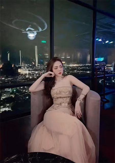 Tầm view cực phẩm có thể thu trọn cả thành phố Hạ Long trong tầm mắt (Ảnh: SKY21 Bar &amp; Lounge)