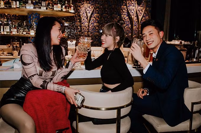 SKY21 Bar &amp; Lounge là một trong số những điểm hẹn nổi tiếng của các “dân chơi” Hạ Long (Ảnh: SKY21 Bar &amp; Lounge)