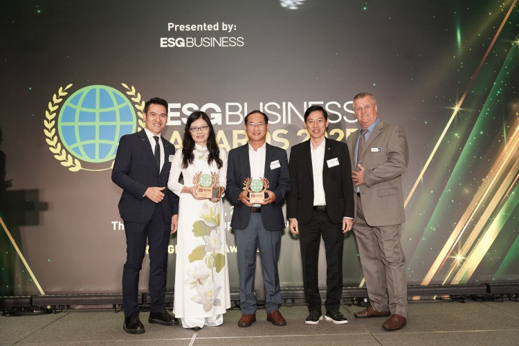 Đại diện các tổ chức được ESG Business Award 2025 vinh danh Đại diện các tổ chức được ESG Business Award 2025 vinh danh