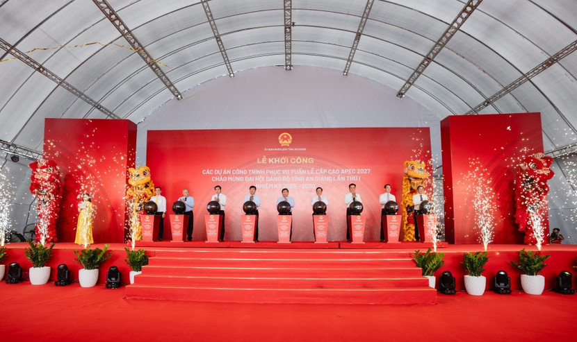 Các đại biểu tham dự lễ khởi công Các đại biểu tham dự lễ khởi công