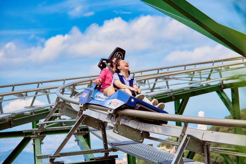 Máng trượt luôn có sức cuốn hút đặc biệt với du khách đến Bà Nà