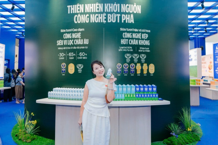 Vinamilk mang đến triển lãm những trải nghiệm thú vị qua cách thể hiện trực quan về những bước đột phá trong đổi mới sáng tạo, khoa học – công nghệ tạo ra sản phẩm dinh dưỡng tiêu chuẩn quốc tế, đón đầu các xu hướng tiêu dùng. (Ảnh: Tịnh Không)