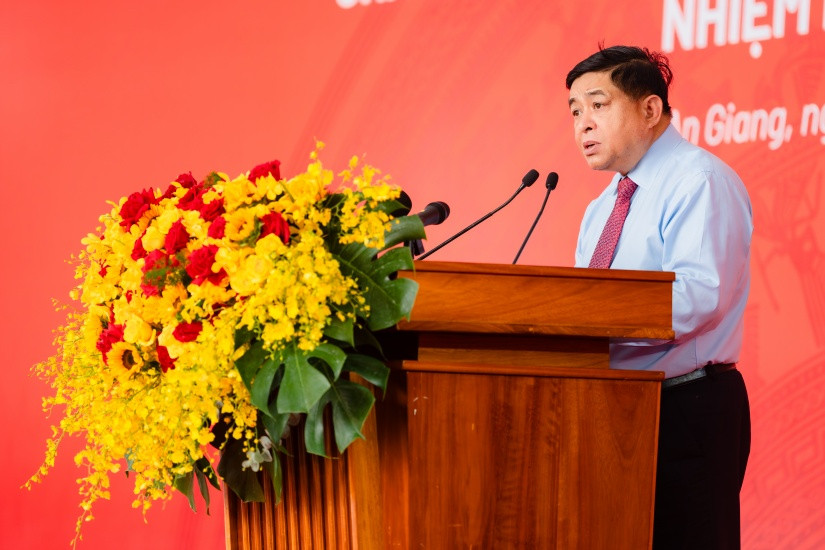 Phó Thủ tướng Chính phủ Nguyễn Chí Dũng phát biểu tại lễ khởi công Phó Thủ tướng Chính phủ Nguyễn Chí Dũng phát biểu tại lễ khởi công