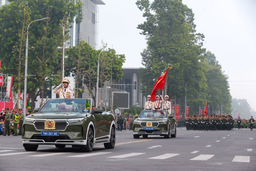 Trước đó, những chiếc xe điện VinFast mui trần đã từng xuất hiện trong nhiều cột mốc đáng nhớ của đất nước.