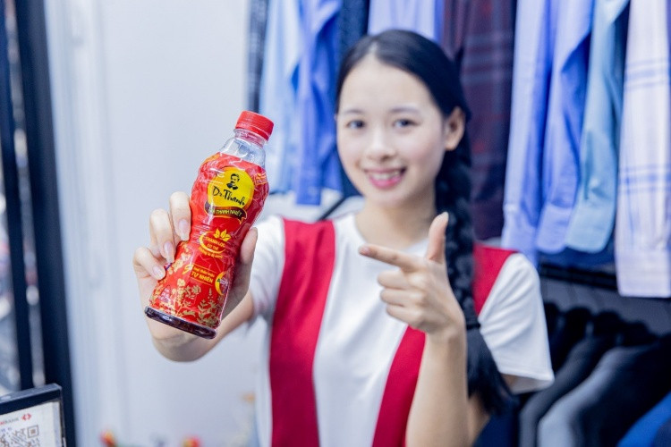 Các thức uống có nguồn gốc tự nhiên, tốt cho sức khỏe giúp thanh lọc cơ thể mỗi ngày như Trà Thanh Nhiệt Dr Thanh đang là ưu tiên lựa chọn của người trẻ Các thức uống có nguồn gốc tự nhiên, tốt cho sức khỏe giúp thanh lọc cơ thể mỗi ngày như Trà Thanh Nhiệt Dr Thanh đang là ưu tiên lựa chọn của người trẻ