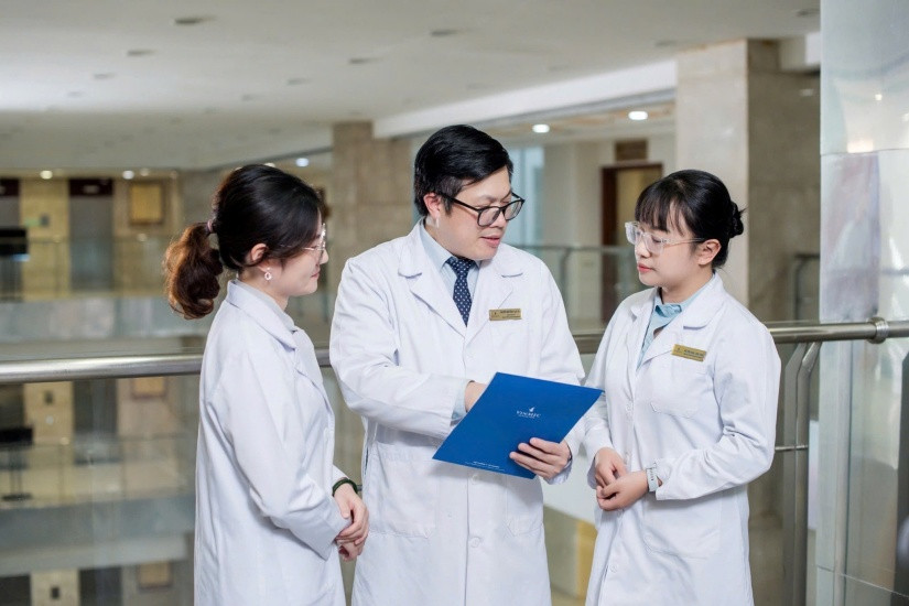 Dự án “Quản lý người bệnh dị ứng - miễn dịch” do PGS.TS.BS Nguyễn Văn Đĩnh (Giám đốc Trung tâm Dị ứng - Miễn dịch lâm sàng Vinmec) dẫn dắt đã vượt qua hàng trăm sáng kiến để được vinh danh. Dự án “Quản lý người bệnh dị ứng - miễn dịch” do PGS.TS.BS Nguyễn Văn Đĩnh (Giám đốc Trung tâm Dị ứng - Miễn dịch lâm sàng Vinmec) dẫn dắt đã vượt qua hàng trăm sáng kiến để được vinh danh.