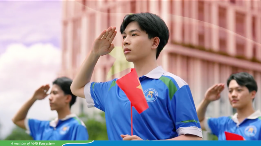 MV đã khơi dậy một tầng cảm xúc mới - “tự hào ở thì tương lai”, truyền cảm hứng cho người trẻ tìm thấy niềm tin, sự khích lệ và cảm giác mình đang hiện diện trong hành trình tiếp bước của đất nước. MV đã khơi dậy một tầng cảm xúc mới - “tự hào ở thì tương lai”, truyền cảm hứng cho người trẻ tìm thấy niềm tin, sự khích lệ và cảm giác mình đang hiện diện trong hành trình tiếp bước của đất nước.