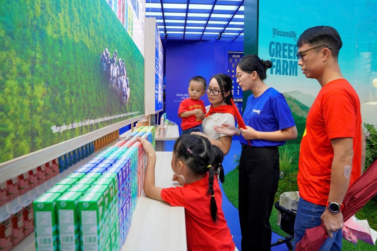 Vinamilk – &quot;Sản phẩm quốc dân&quot; gắn bó với các gia đình và nhiều thế hệ người Việt Nam. (Ảnh: Nguyễn Đông)