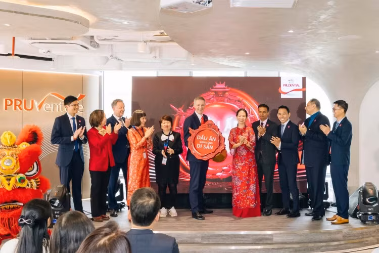 Trung tâm Chăm sóc khách hàng mới tại Lotte Mall Tây Hồ, một dấu ấn giữa lòng Hà Nội minh chứng cho cam kết đồng hành với khách hàng của Prudential. Trung tâm Chăm sóc khách hàng mới tại Lotte Mall Tây Hồ, một dấu ấn giữa lòng Hà Nội minh chứng cho cam kết đồng hành với khách hàng của Prudential.