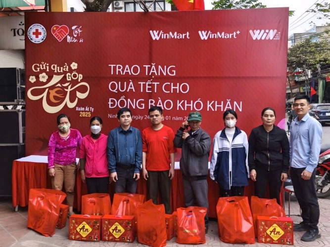 Siêu thị WinMart và cửa hàng WinMart+/WiN phối hợp cùng Hội Chữ Thập Đỏ Việt Nam triển khai chương trình Gửi quà góp Tết