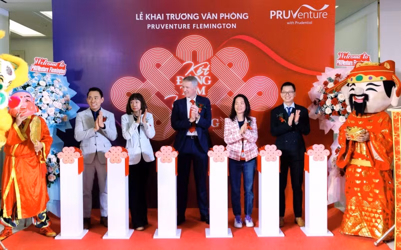 Văn phòng PRUVenture thứ 5 tại Việt Nam chính thức khai trương, hứa hẹn sẽ là điểm đến lý tưởng của khách hàng Prudential tại khu vực để có thể dễ dàng trao đổi thông tin, tìm hiểu và đáp ứng trọn vẹn các nhu cầu về bảo hiểm. Văn phòng PRUVenture thứ 5 tại Việt Nam chính thức khai trương, hứa hẹn sẽ là điểm đến lý tưởng của khách hàng Prudential tại khu vực để có thể dễ dàng trao đổi thông tin, tìm hiểu và đáp ứng trọn vẹn các nhu cầu về bảo hiểm.