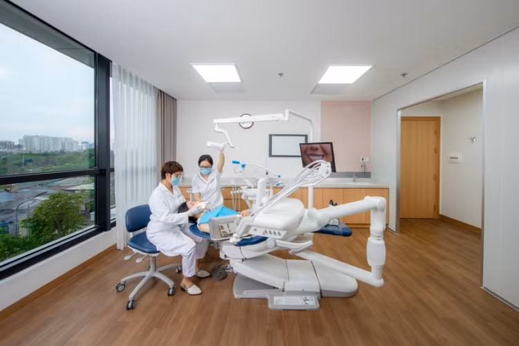 Cư dân được thăm khám, chăm sóc và tư vấn sức khỏe tại Sun Family Clinic. (Ảnh minh họa)