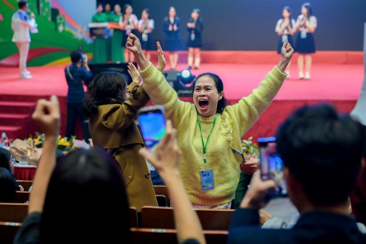 Phụ huynh của đội Greenie Goofballs – quán quân bảng Tiếng Anh Phụ huynh của đội Greenie Goofballs – quán quân bảng Tiếng Anh