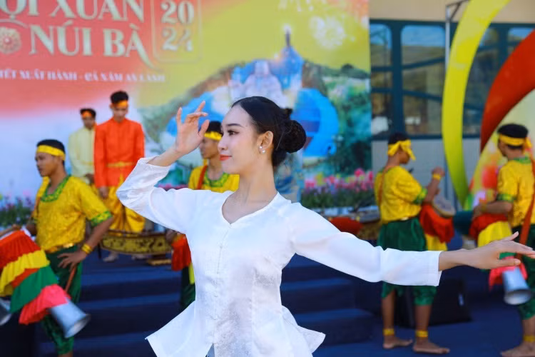 Hội xuân Núi Bà là “điểm hẹn” du xuân của nhiều du khách