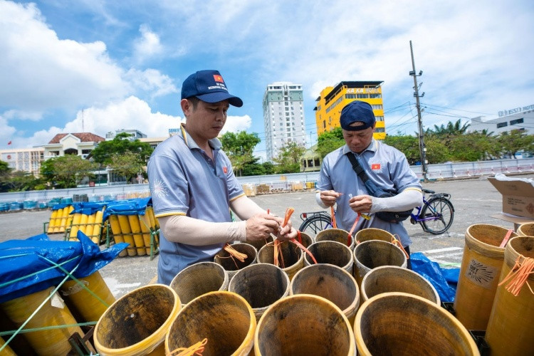 Đội chủ nhà Đà Nẵng đang gấp rút hoàn thiện những công đoạn cuối cùng Đội chủ nhà Đà Nẵng đang gấp rút hoàn thiện những công đoạn cuối cùng