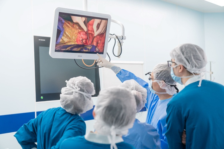 Ekip chuyên gia, bác sĩ trong ca phẫu thuật Ekip chuyên gia, bác sĩ trong ca phẫu thuật