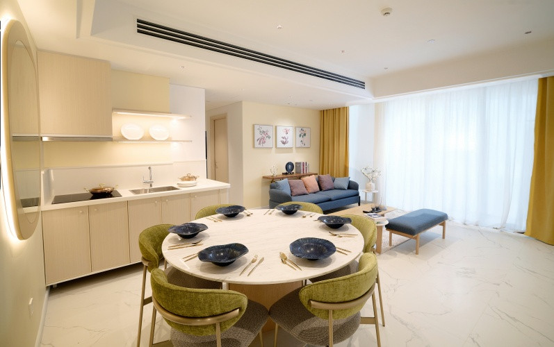 Mỗi căn hộ được thiết kế ban công rộng thoáng cùng hệ cửa kính lớn (Ảnh: Ánh Dương) Mỗi căn hộ được thiết kế ban công rộng thoáng cùng hệ cửa kính lớn (Ảnh: Ánh Dương)