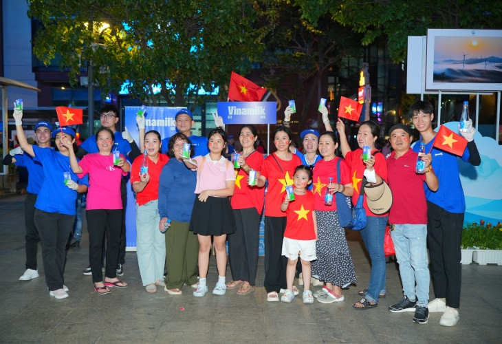 Vinamilk có mặt dọc tuyến đường Nguyễn Huệ, bến Bạch Đằng suốt 2 ngày 29 và 30/4