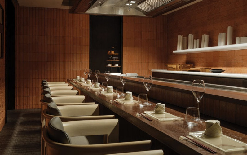 Không gian sang trọng kết hợp giữa nét truyền thống và hiện đại tại nhà hàng Hibana by Koki Không gian sang trọng kết hợp giữa nét truyền thống và hiện đại tại nhà hàng Hibana by Koki