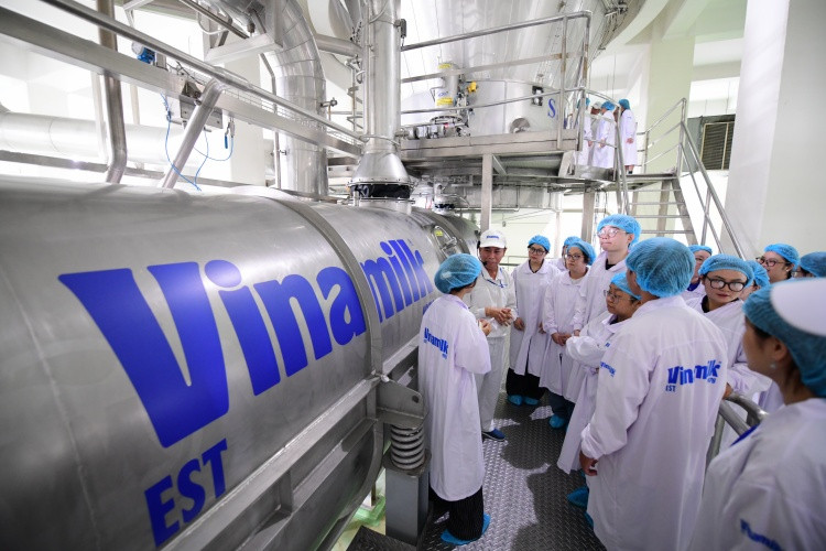 Công suất tháp sấy trong nhà máy của Vinamik có thể cung ứng khẩu phần sữa cho hàng triệu trẻ em mỗi ngày Công suất tháp sấy trong nhà máy của Vinamik có thể cung ứng khẩu phần sữa cho hàng triệu trẻ em mỗi ngày