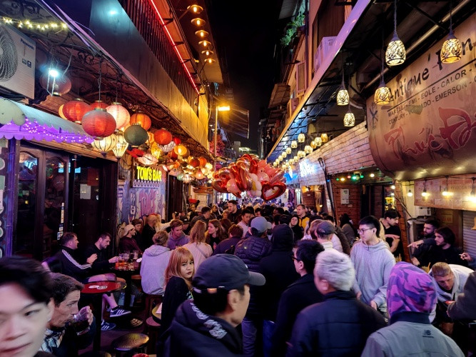 Các loại hình kinh tế đêm đa dạng giúp thúc đẩy du lịch. Ảnh: Istock