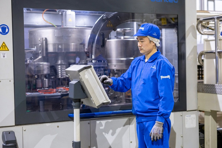 Phân đoạn sản xuất tự động tại nhà máy sữa bột Việt Nam của Vinamilk. Phân đoạn sản xuất tự động tại nhà máy sữa bột Việt Nam của Vinamilk.