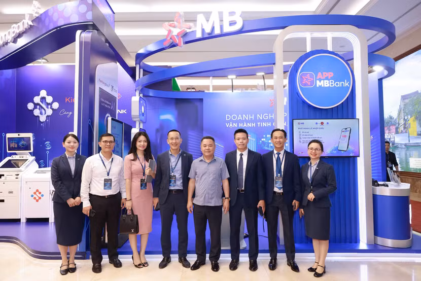 Đại diện MB đồng hành tại sự kiện Ngày chuyển đổi số 2025 – Ngân hàng Nhà nước