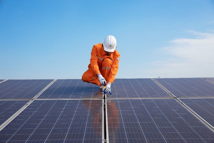 Lắp đặt hệ thống pin mặt trời giúp cơ quan giảm nhiều chi phí, chủ động nguồn điện