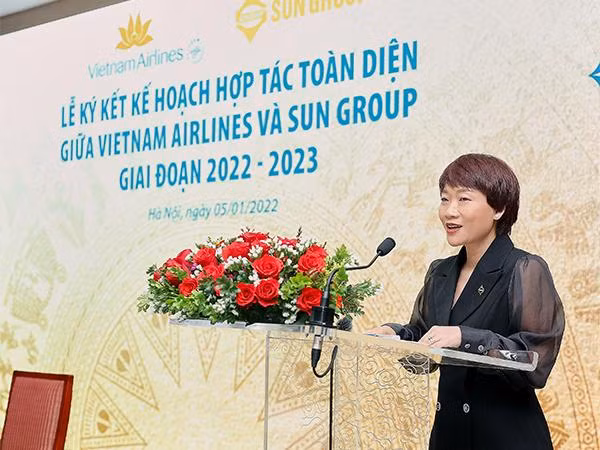 Bà Mai Thuý Hằng, Phó Tổng Giám đốc Sun Group phát biểu tại lễ ký kết