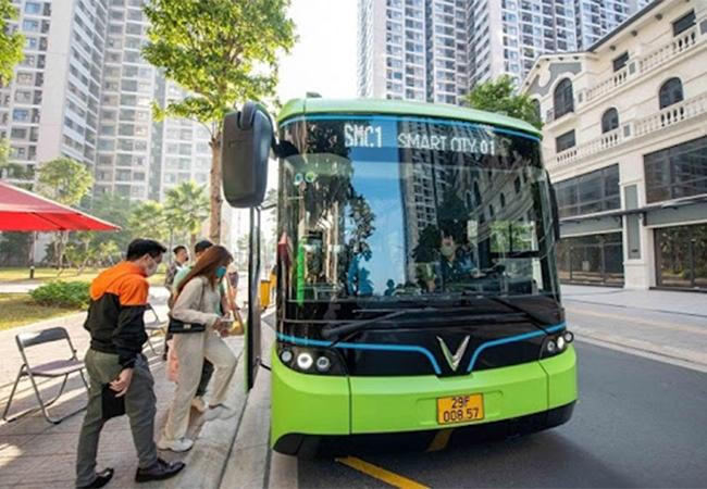 Những khách hàng đầu tiên của VinBus