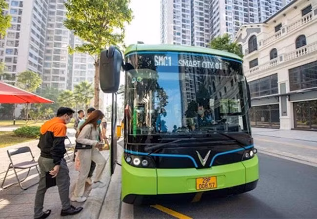 Những khách hàng đầu tiên của VinBus