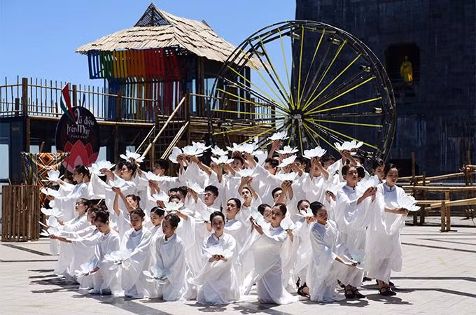 Show nghệ thuật như “Vũ điệu trên mây” Show nghệ thuật như “Vũ điệu trên mây”