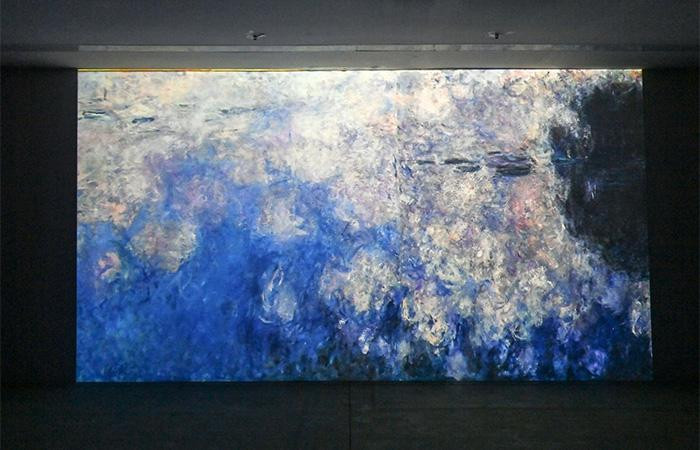 Một phần hình ảnh tác phẩm “Phản chiếu những đám mây trên hồ hoa súng nước” (1914 - 1926) của Claude Monet