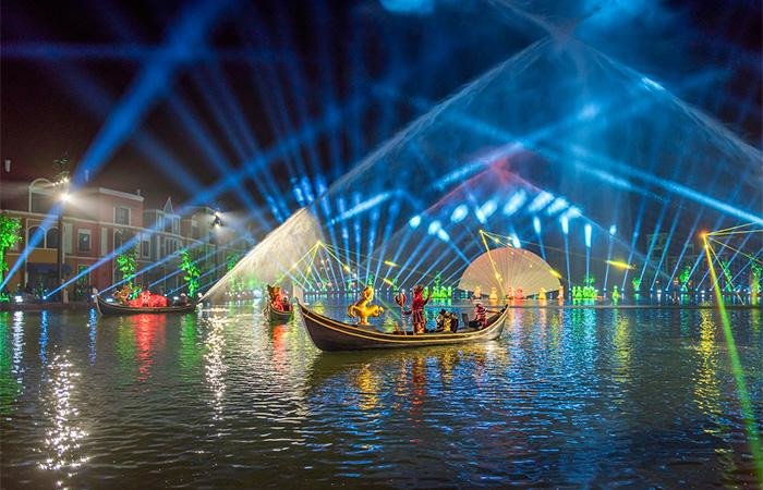 Sắc màu Venice với mức là show diễn trên mặt nước được đầu tư lớn nhất Việt Nam.