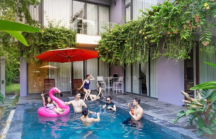 Tung tăng bể bơi 4 mùa biệt lập cùng bạn bè Tung tăng bể bơi 4 mùa biệt lập cùng bạn bè