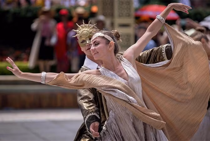 Nối tiếp sự thành công của “Vũ hội Ánh Dương”, show “The Golden Heart” hứa hẹn tiếp tục chinh phục khán giả trong mùa hè năm nay