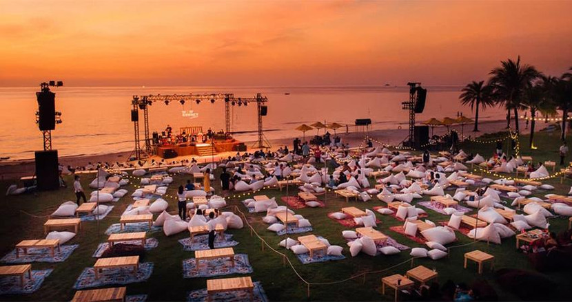 Âm nhạc bình dị, chân thật giữa mênh mông biển xanh cát trắng và ánh hoàng hôn đầy mê hoặc (Wow Sunset Show tại Phú Quốc) Âm nhạc bình dị, chân thật giữa mênh mông biển xanh cát trắng và ánh hoàng hôn đầy mê hoặc (Wow Sunset Show tại Phú Quốc)