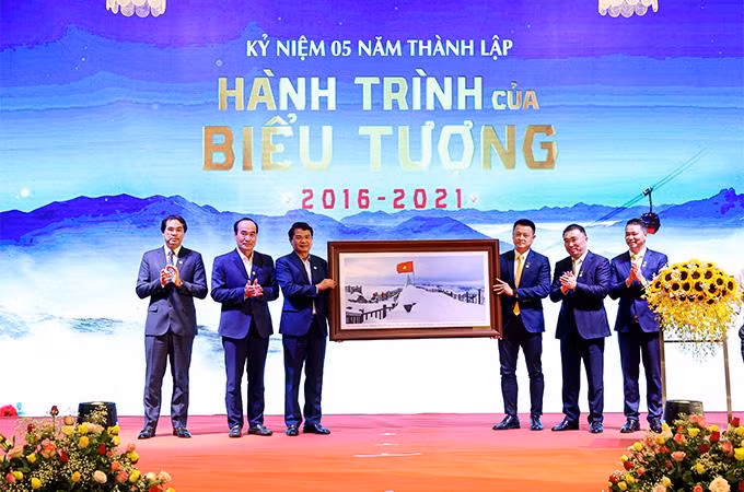 Lễ kỷ niệm 5 năm thành lập khu du lịch Sun World Fansipan Legend Lễ kỷ niệm 5 năm thành lập khu du lịch Sun World Fansipan Legend