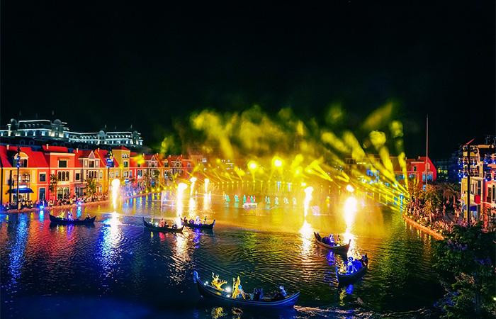 Không gian lễ hội tiệc tùng sôi động không ngừng nghỉ 24 giờ mỗi ngày trong năm