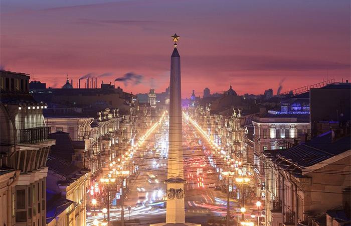 Đại lộ Nevsky Prospekt là niềm tự hào của người dân Nga với bạn bè thế giới